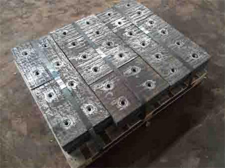 耐磨鋼板鉆孔-堆焊耐磨板定制(圖1)