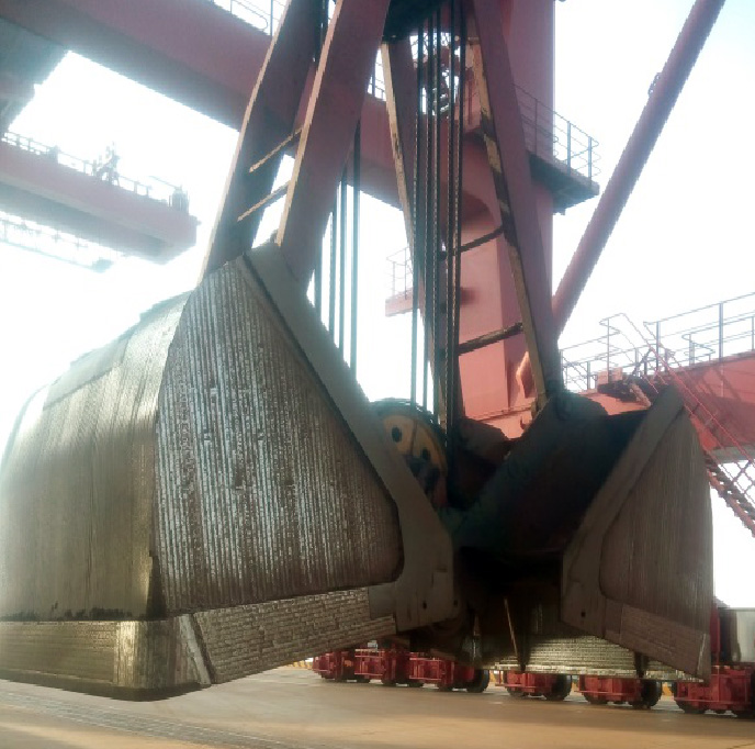 青島港卸船機抓斗修復(圖1)